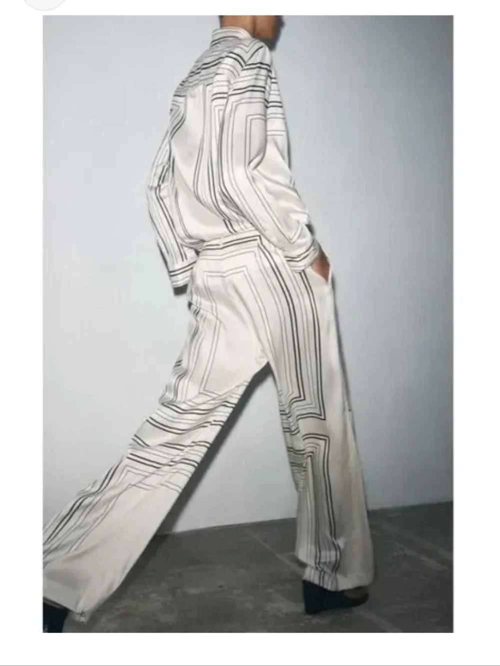 Zara Ivory Wide-Leg Pants with Black Geometric Lines - Picture 2 of 7